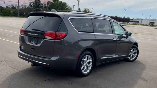 2017 Chrysler Pacifica Touring L Plus 8