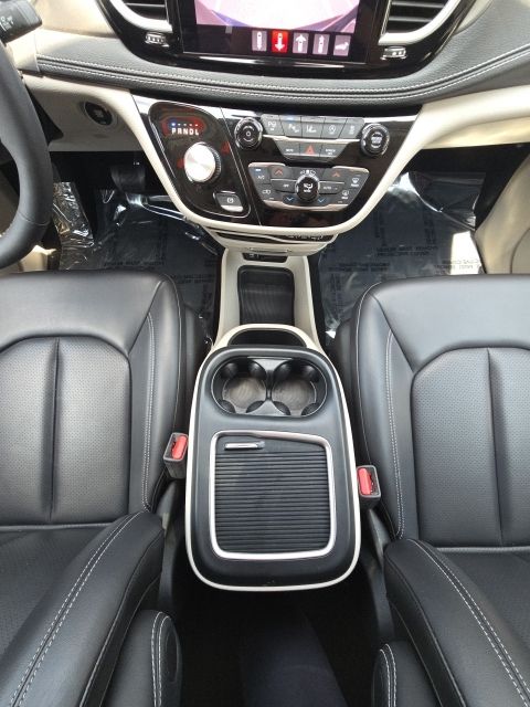 2023 Chrysler Pacifica Touring L:46447A