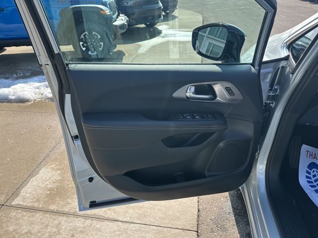 2026 Chrysler Pacifica Select - Silver Mist Clearcoat exterior view 10