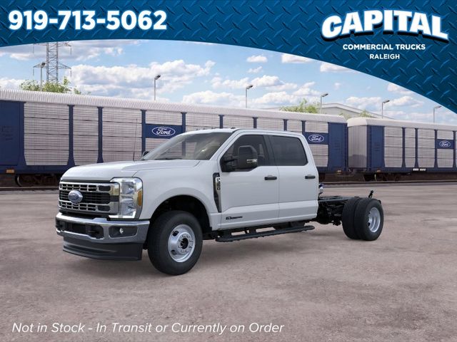 Oxford White 2026 Ford F-350 Super Duty Chassis Pickup Truck Four-Wheel Drive Automatic