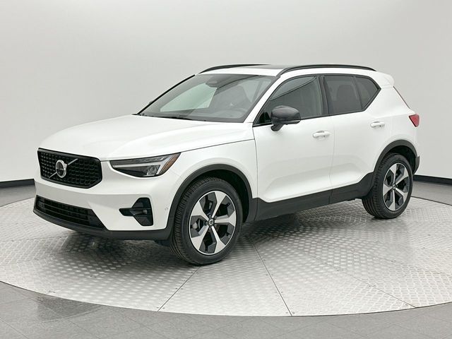 2025 Volvo XC40 B5 Plus Dark Theme AWD