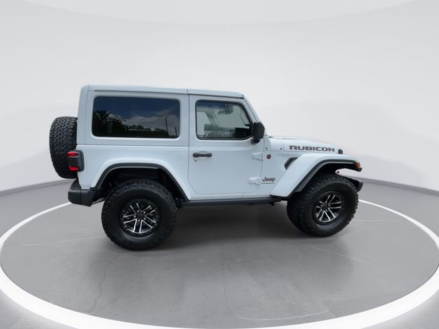 New 2025 Bright White Clear-Coat Exterior Paint Jeep Rubicon X image 9