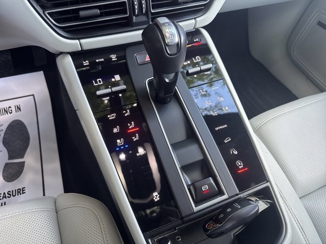 Used 2025  Porsche Base image 24