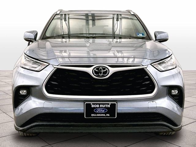 2020 Toyota Highlander XLE Silver at Bob Ruth Ford