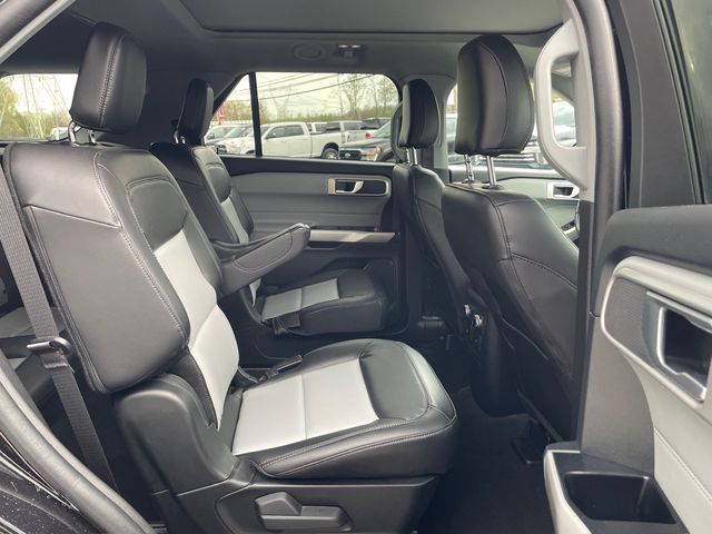 2023 Ford Explorer XLT - Agate Black Metallic exterior view 17