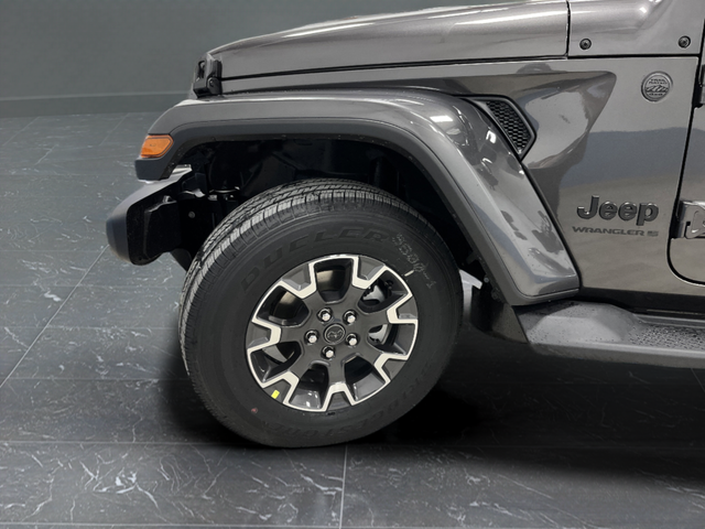 New 2026 Granite Crystal Metallic Clearcoat Jeep Sahara image 37