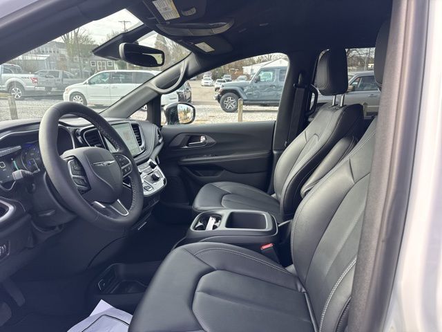 New 2026 White Chrysler Select image 14