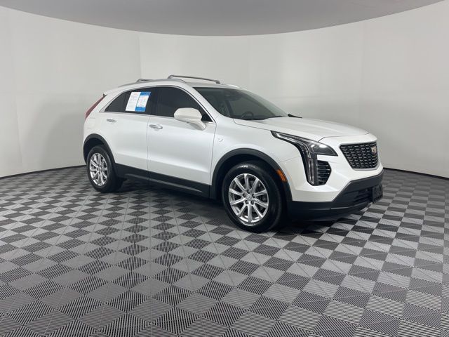 2023 Cadillac XT4 Luxury 2