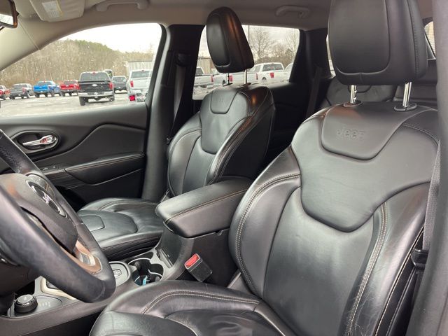 Used 2017 Silver Jeep Limited image 12