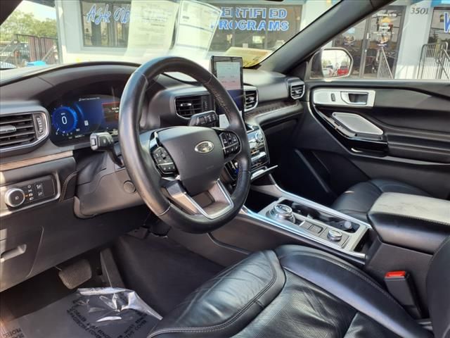 2022 Ford Explorer Platinum photo