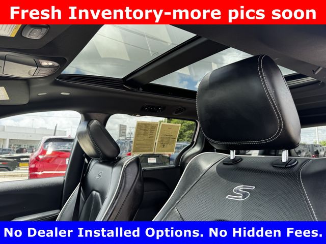 2025 Chrysler Pacifica Limited White at Mac Haik CDJR North Houston