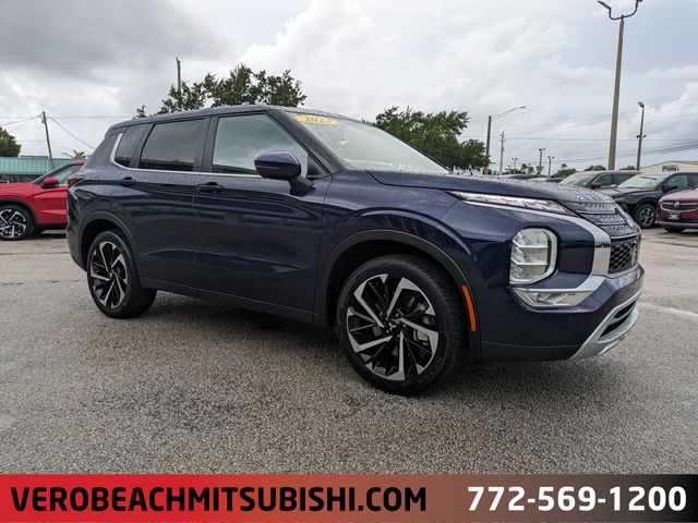 Blue 2023 Mitsubishi Outlander SUV / Crossover Front-Wheel Drive Continuously Variable Transmission