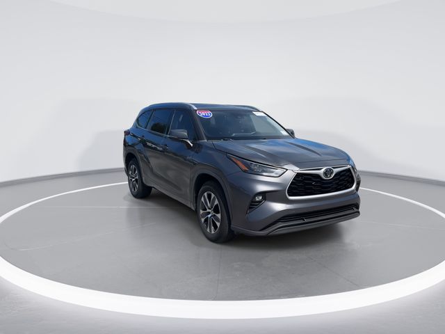 Used 2022 Gray Toyota XLE image 2