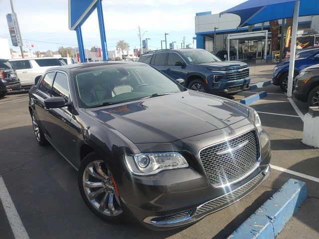 2018 Chrysler 300 Touring 2