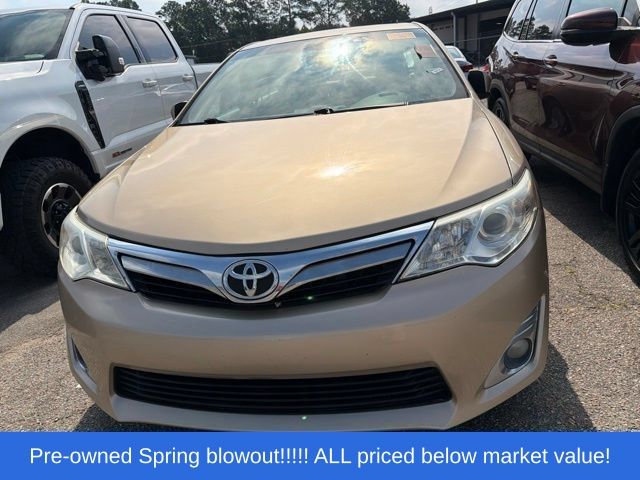 Used 2012 Beige Toyota XLE image 2