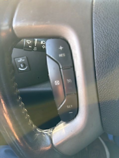 Used 2010 White GMC SLE image 13