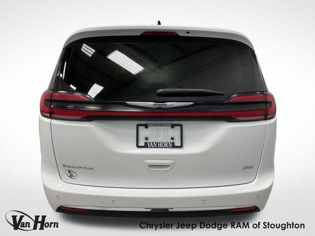 2023 Chrysler Pacifica Touring L photo