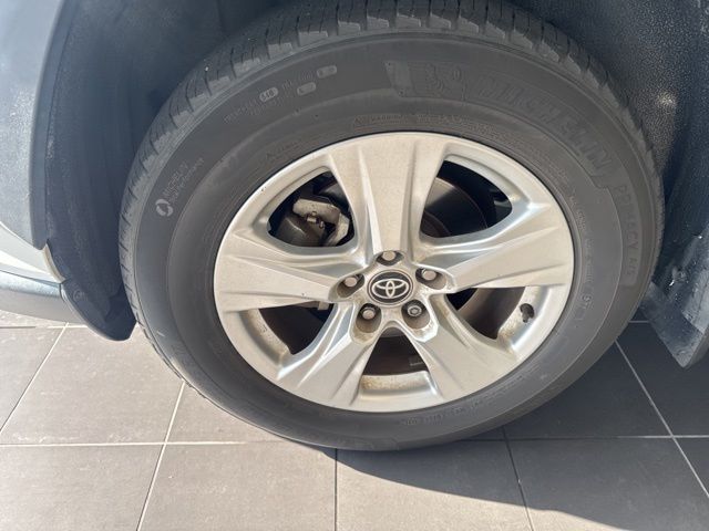 2021 Toyota RAV4 XLE White at Community Toyota