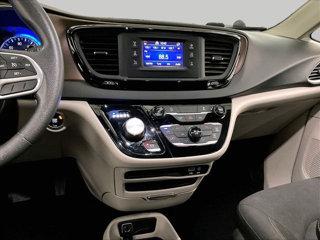 2017 Chrysler Pacifica LX - 5