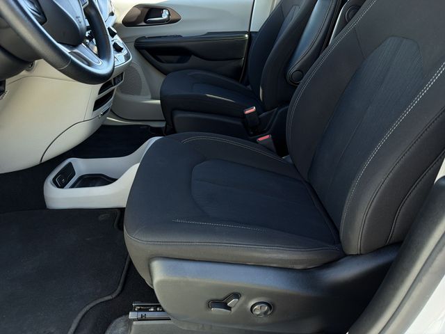 Used 2021 White Chrysler LX image 20