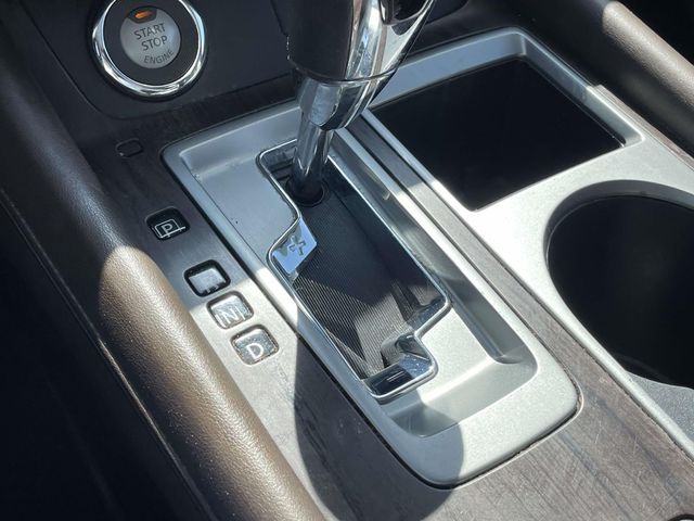 Used 2020 White Nissan Platinum image 31