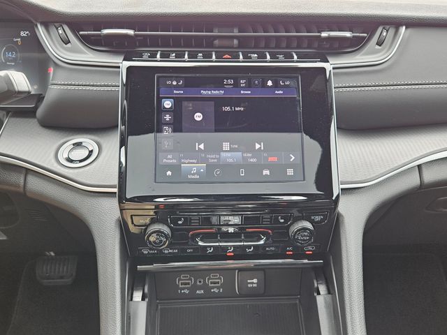 2025 Jeep Grand Cherokee Laredo X 4x4