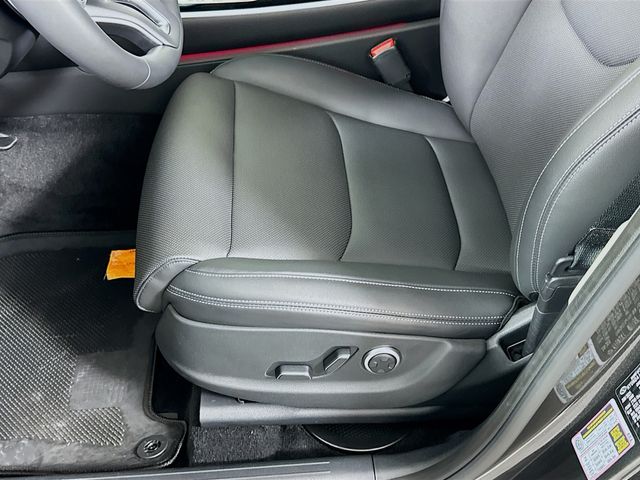 Thumbnail: 2026 Genesis GV70 - 18