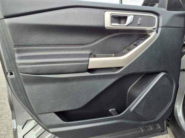 2024 Ford Explorer XLT photo