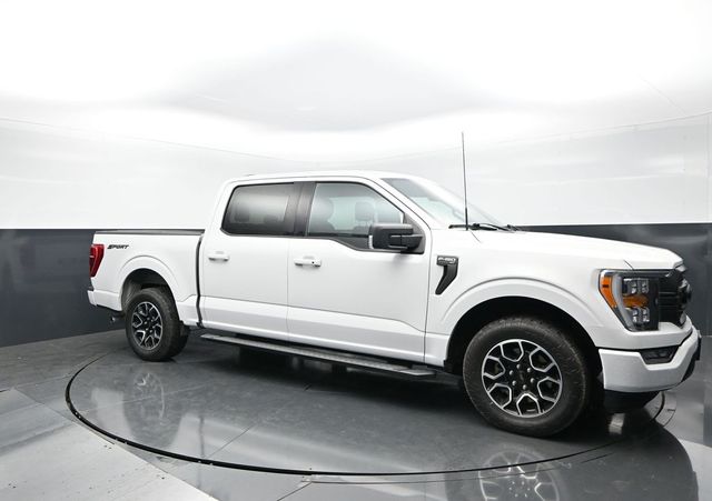 Oxford White 2021 Ford F-150 XLT SuperCrew RWD Pickup Truck 4X2 Automatic