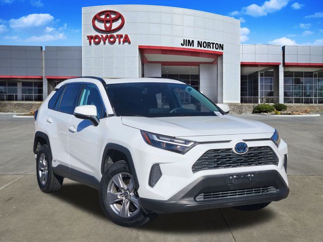 2022 Toyota RAV4 XLE's photo