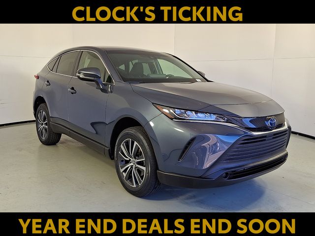 2022 Toyota Venza LE's photo