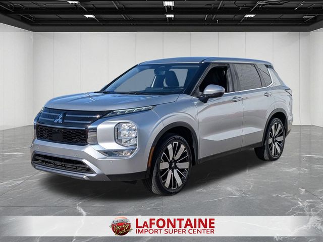 2025 Mitsubishi Outlander SE 2WD's photo