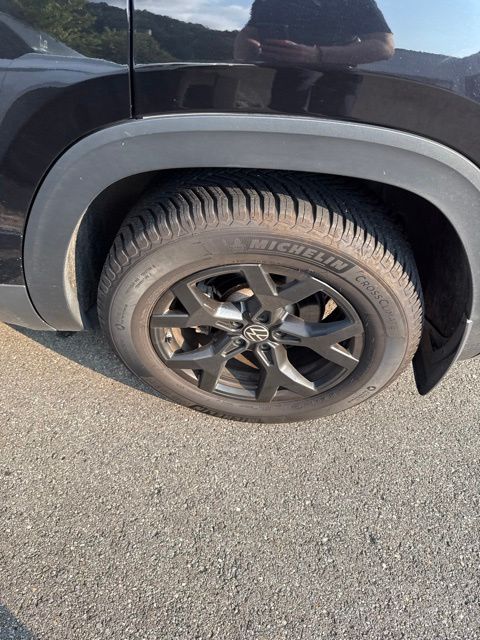 2024 Volkswagen Atlas 2.0T Peak Edition SE w/Technology Black at Sutliff Volkswagen