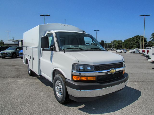 2025 Chevrolet Express Cutaway Base's photo