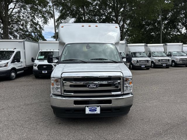 New 2027 Oxford White Ford E-350 SRW image 3