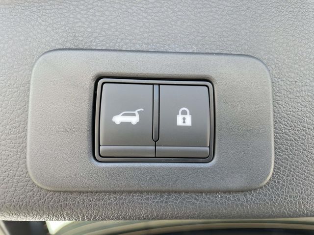 New 2026 White Nissan Platinum image 9