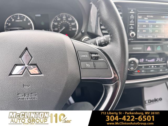 2016 Mercury Gray Metallic Mitsubishi Outlander SE 4X4 SUV