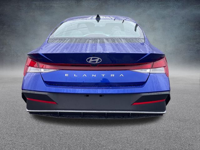 2024 Hyundai Elantra SE 4