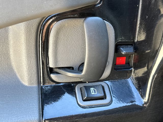 Used 2021  Chevrolet LS image 16