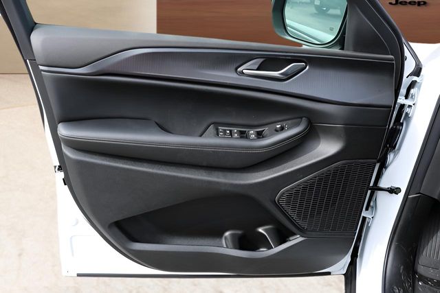 New Car 2025 Jeep Grand Cherokee L  Laredo X For Sale Under $35,000 In Austin, Texas