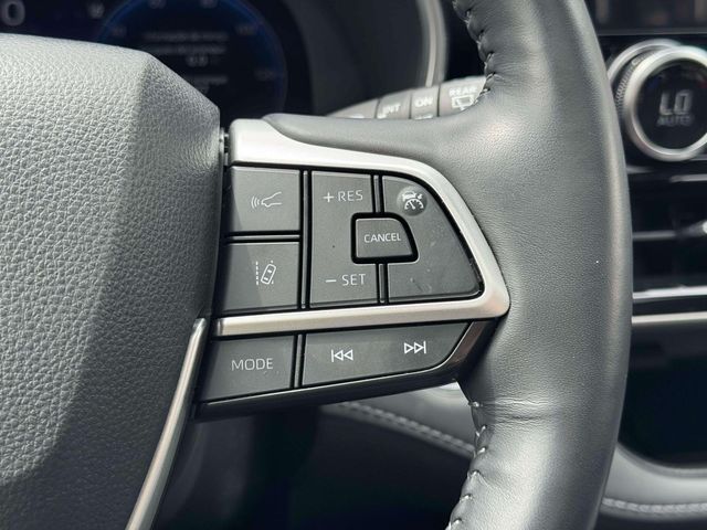 used 2023 Toyota Highlander car, priced at $43,268