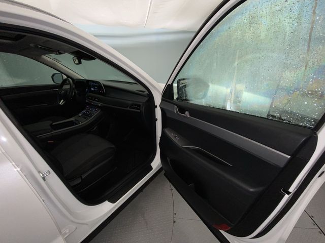 Used 2022 White Hyundai SEL image 25