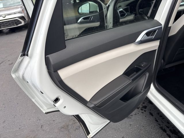 2025 Volkswagen Taos 1.5T SE photo