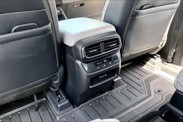 Used 2025 Honda Pilot Touring 4D Sport Utility
