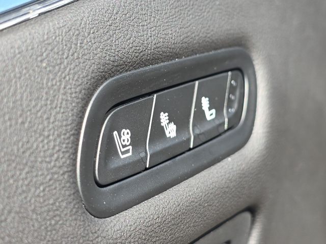 2021 Cadillac Escalade Premium Luxury:45327B1