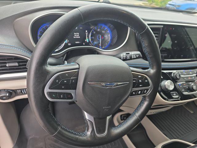 Used 2021 Bright White Clearcoat Chrysler Touring L image 18