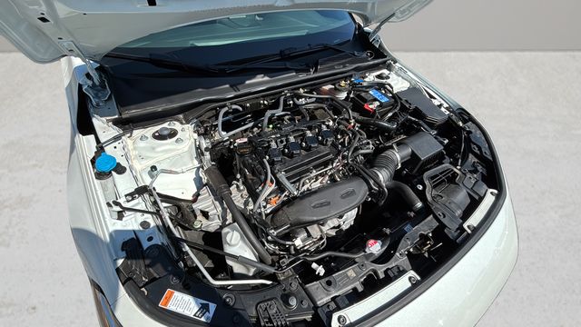 Used 2024  Honda Base image 32