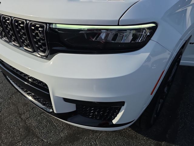 Used 2023 White Jeep Summit image 34