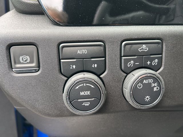 2025 Chevrolet Silverado 1500 LT photo
