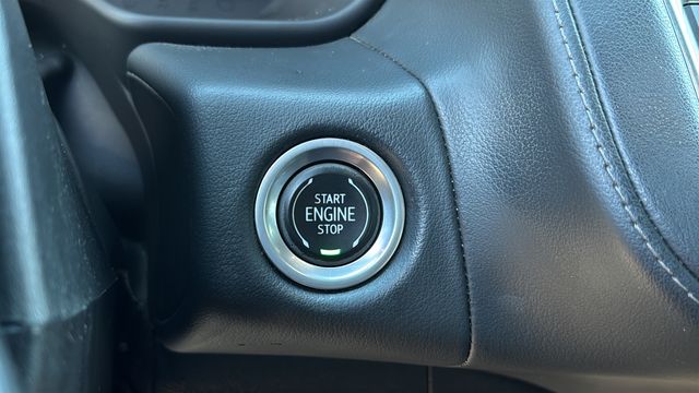 Used 2022 Red Chevrolet Z71 image 29